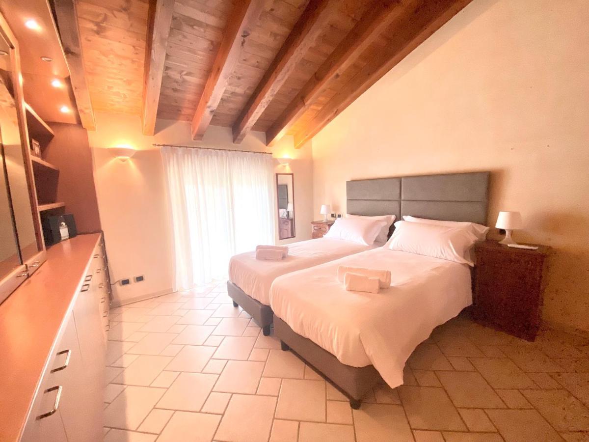 Residence Corte Ferrari -Ciao Vacanze- Moniga del Garda Exterior foto